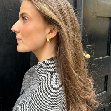 ENAMEL Copenhagen Øreringe, Wave Mini Earrings Gold Plated